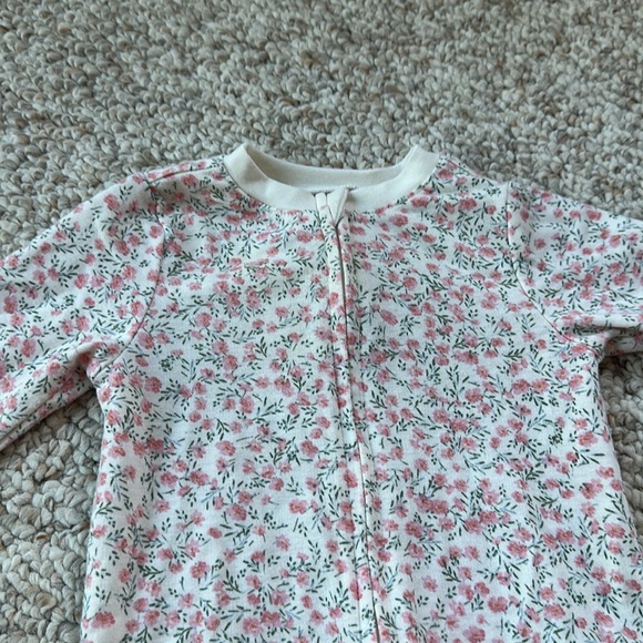 Old Navy Baby Bodysuit - Picture 2 of 2